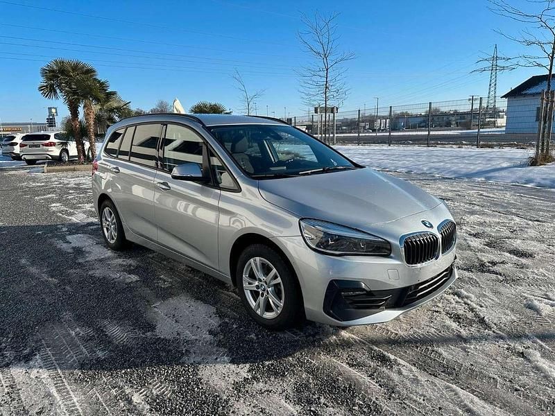 Glaciersilber metallic Gebraucht 2021 BMW 216 Advantage Van / Kleinbus | 15.400 € (Fairer Preis) - Bild 1/4