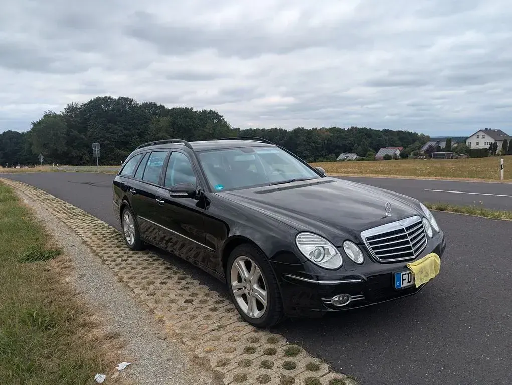 Gebraucht Mercedes E200 Classic 184 PS (135 kW) 2009 Schwarz Limousine