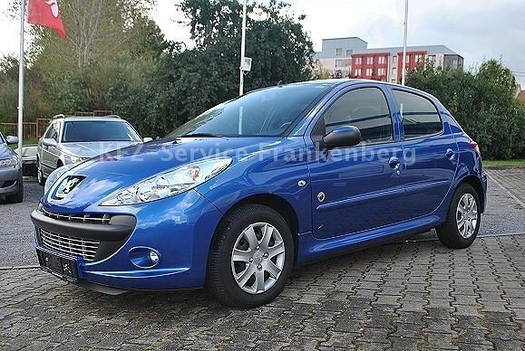 Blau metallic Gebraucht 2012 Peugeot 206+ Kleinwagen | 8.750 € - Bild 1/4