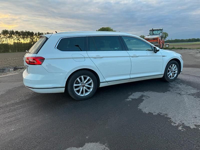 Gebraucht VW Passat 190 PS (139 kW) 2016 Weiß Kombi