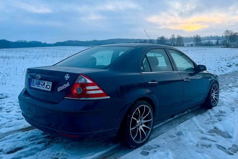 Gebraucht Ford Mondeo 170 PS (125 kW) 2005 Blau Limousine