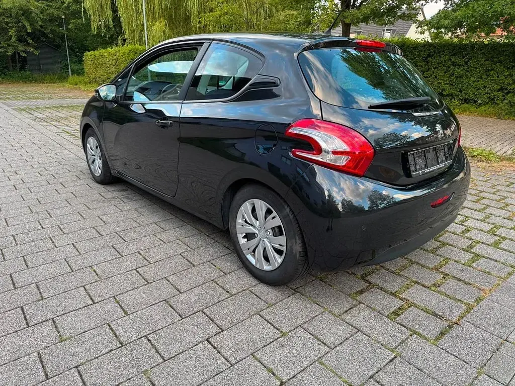 Gebraucht Peugeot 208 Active 95 PS (69 kW) 2012 Schwarz Kleinwagen