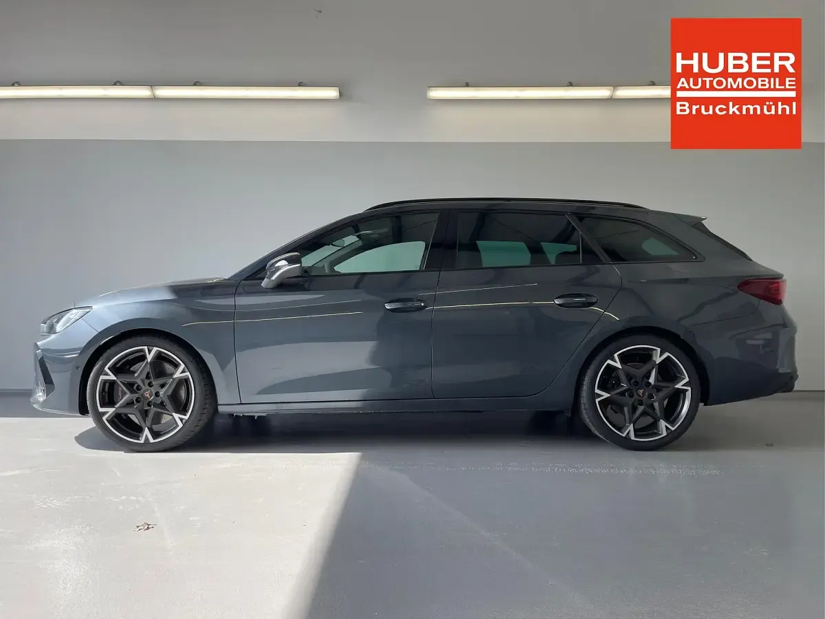 Neu Cupra Leon VZ3 333 PS (244 kW) 2026 [s7s7] magnetic grau metallic Limousine