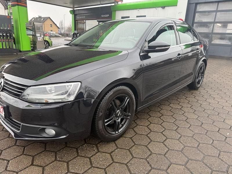 Gebraucht VW Jetta Highline 140 PS (102 kW) 2012 Schwarz Limousine
