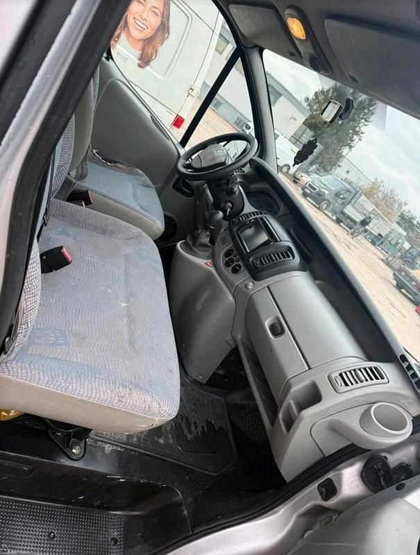 Gebraucht Renault Traffic 130 PS (95 kW) 2006 Silber Van / Kleinbus