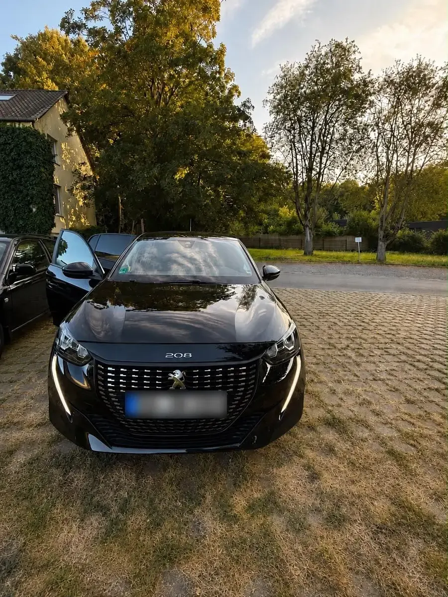 Gebraucht Peugeot 208 Active 101 PS (74 kW) 2022 Schwarz Kleinwagen