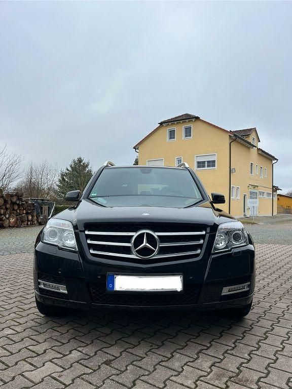 Schwarz Gebraucht 2011 Mercedes GLK250 SUV | 13.600 € (Etwas zu teuer) - Bild 1/4