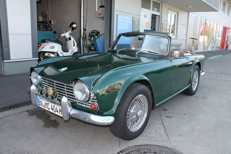 Grün Gebraucht 1965 Triumph TR4 Cabrio | 25.000 € - Bild 1/4