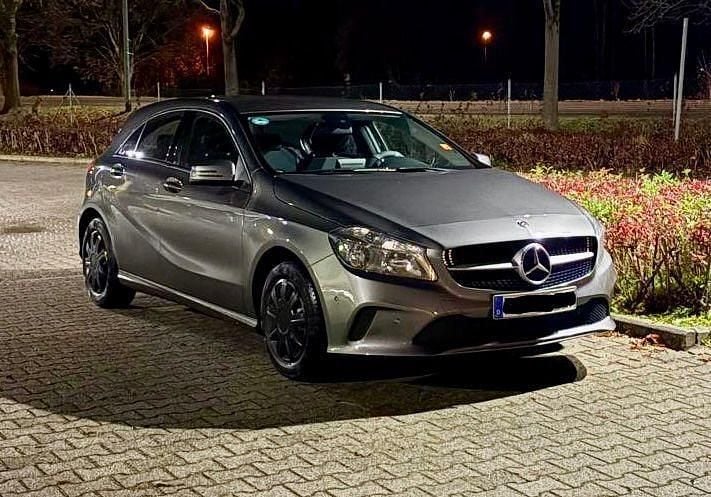 Gebraucht Mercedes A180 122 PS (89 kW) 2017 Grau Limousine