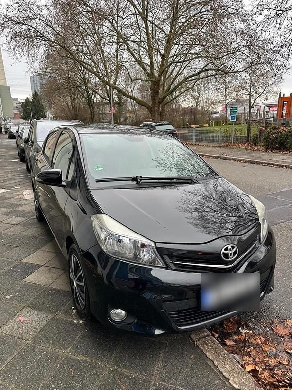 Gebraucht Toyota Yaris 100 PS (73 kW) 2012 Schwarz Kleinwagen