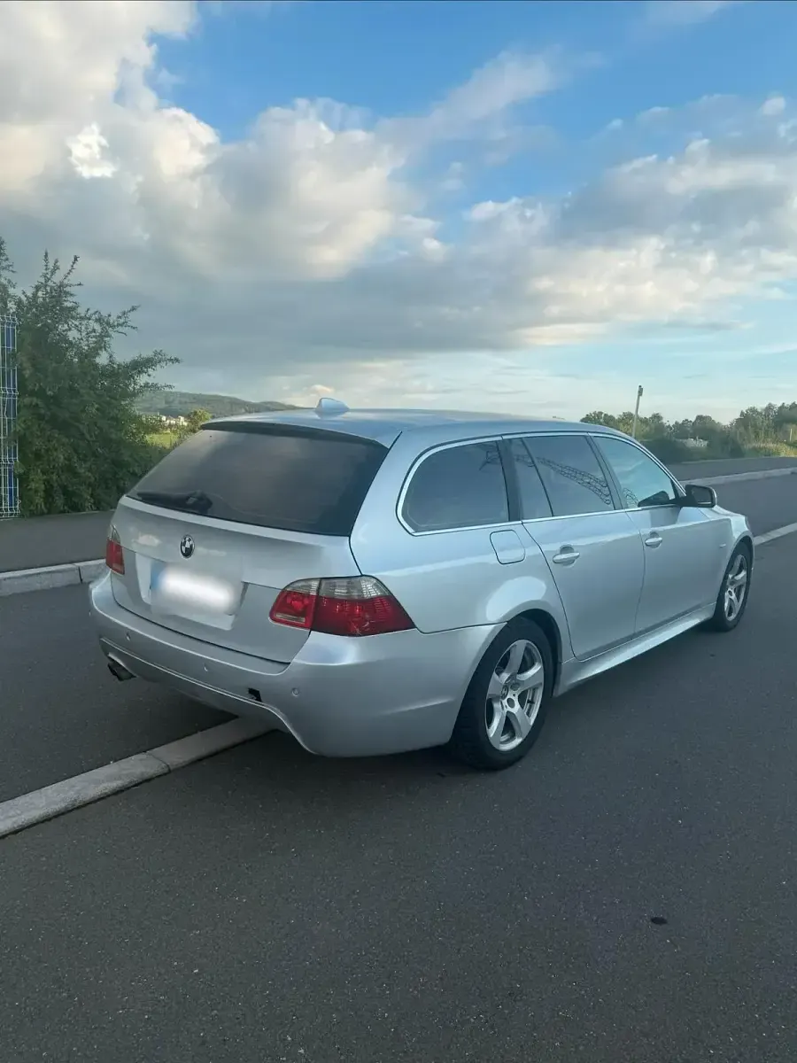 Gebraucht BMW 530 218 PS (160 kW) 2005 Silber Kombi