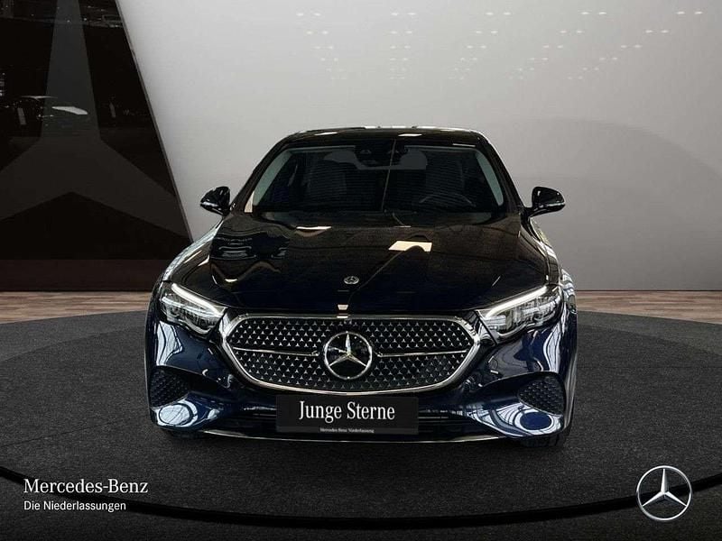 Second-hand Mercedes E300 Avantgarde 197 CP (144 kW) 2025 Albastru Berlinǎ