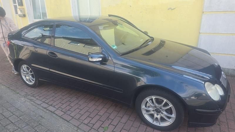 Gebraucht Mercedes C180 163 PS (119 kW) 2003 Blau Coupé
