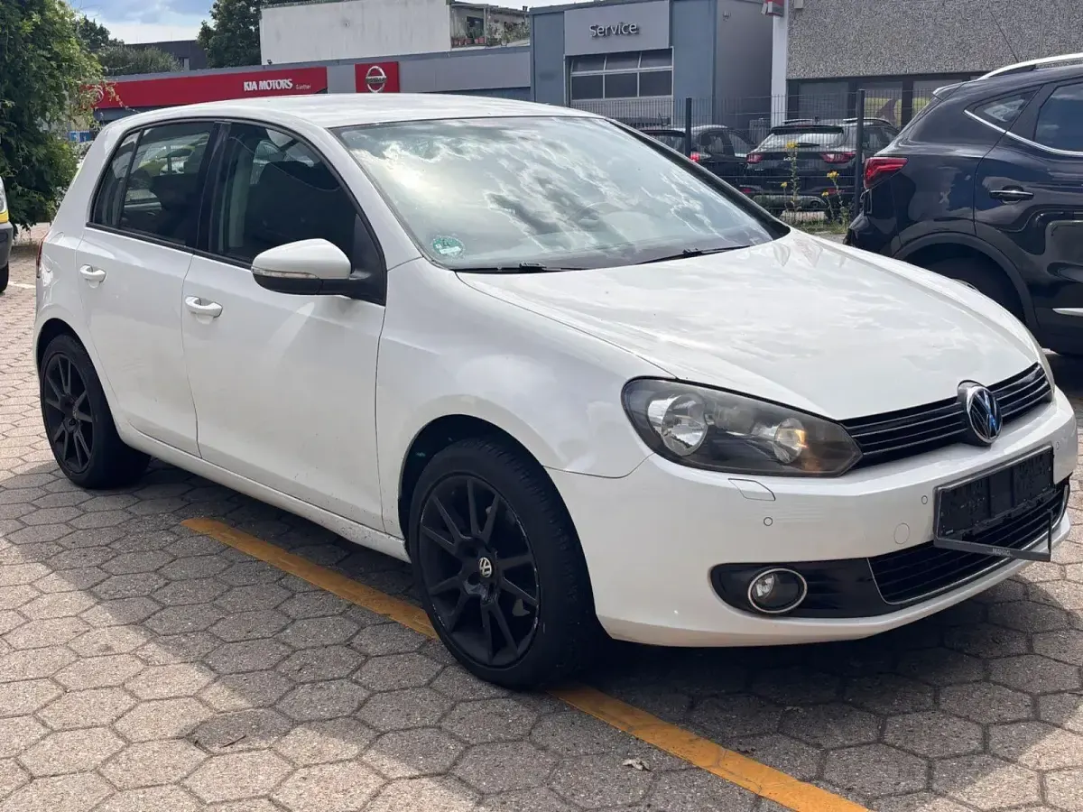 Gebraucht VW Golf VI 122 PS (89 kW) 2010 Weiß Kleinwagen