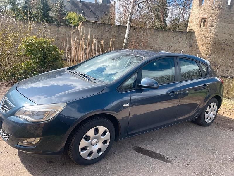 Gebraucht Opel Astra 101 PS (74 kW) 2010 Blau Limousine