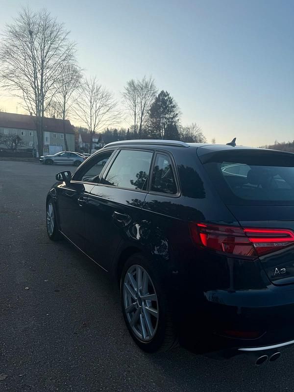 Gebraucht Audi A3 149 PS (109 kW) 2017 Blau Limousine