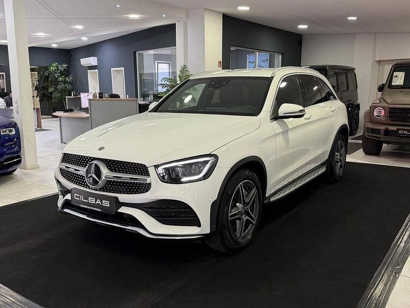 Polarweiss unilack Gebraucht 2021 Mercedes GLC220 AMG line SUV | 42.500 € (Etwas zu teuer) - Bild 1/4