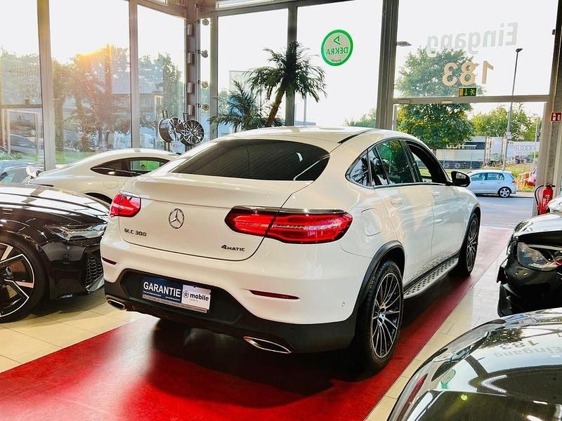 Gebraucht Mercedes GLC300 AMG 245 PS (180 kW) 2018 Weiß Coupé