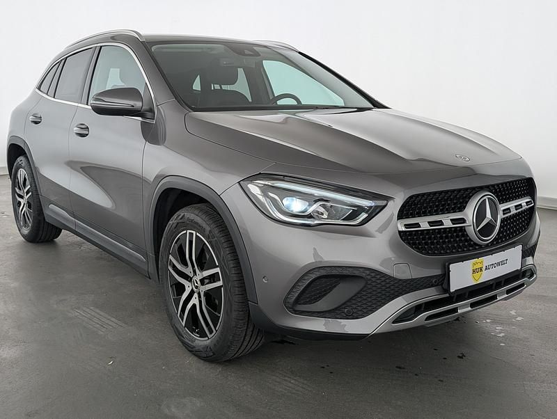 Gebraucht Mercedes GLA200 Progressive 163 PS (119 kW) 2020 Mountaingrau SUV