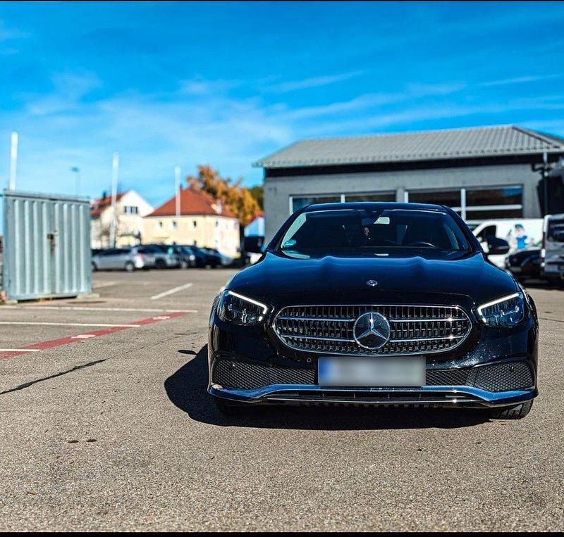 Gebraucht Mercedes E220 194 PS (142 kW) 2021 Schwarz Limousine