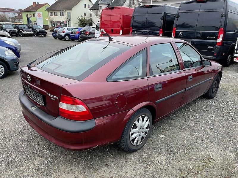 Gebraucht Opel Vectra 101 PS (74 kW) 1998 Rot Limousine