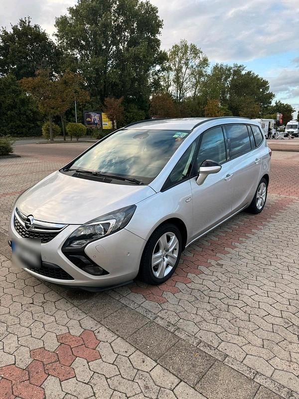 Silber Gebraucht 2013 Opel Zafira Van / Kleinbus | 4.900 € (Guter Preis) - Bild 1/4