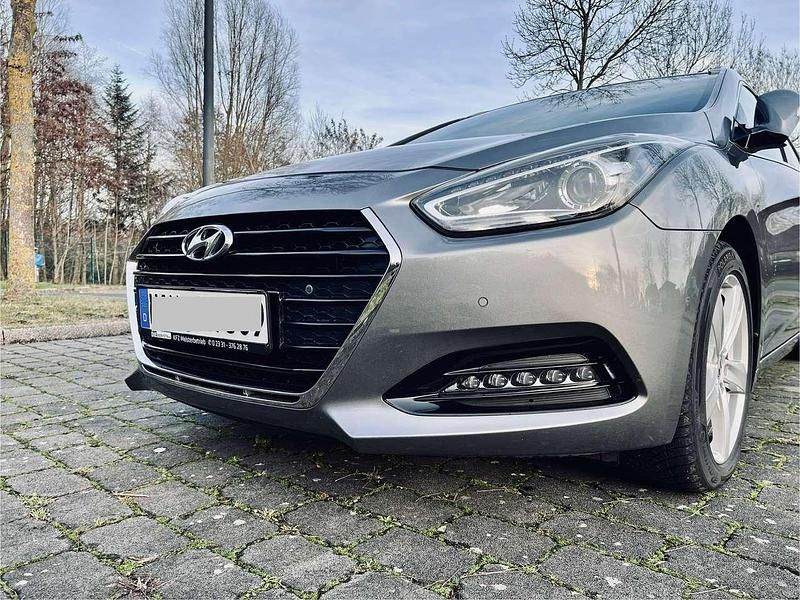 Gebraucht Hyundai i40 141 PS (103 kW) 2017 Grau Kombi