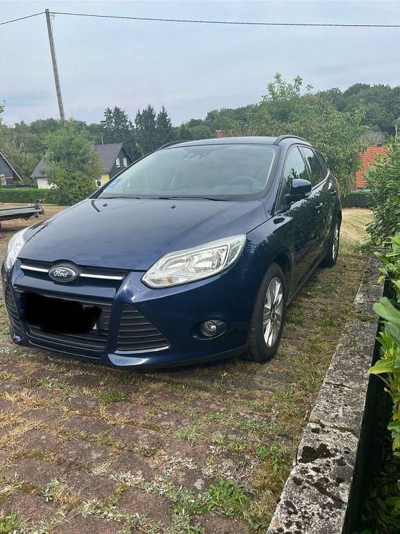 Blau Gebraucht 2011 Ford Focus Titanium Limousine | 3.100 € (Superpreis) - Bild 1/4