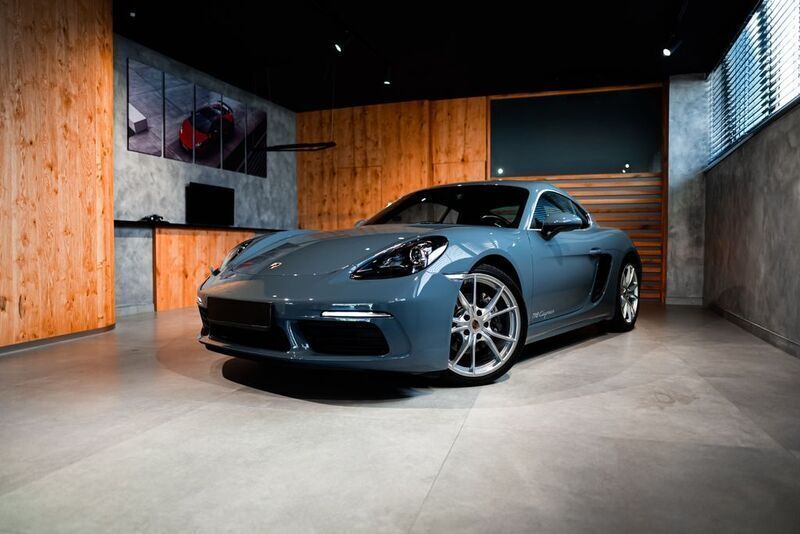 Blau Gebraucht 2018 Porsche Cayman Sport Coupé | 54.700 € (Fairer Preis) - Bild 1/4