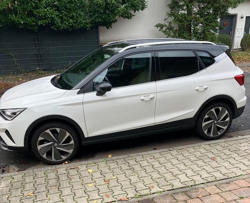 Weiß Gebraucht 2023 Seat Arona FR SUV | 22.900 € (Fairer Preis) - Bild 1/4