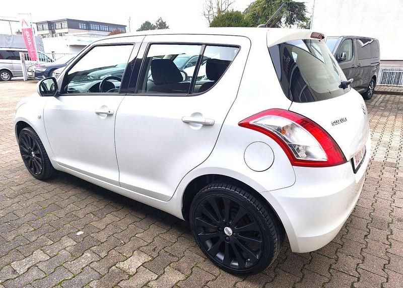 Gebraucht Suzuki Swift Club 94 PS (69 kW) 2015 Weiß Kleinwagen