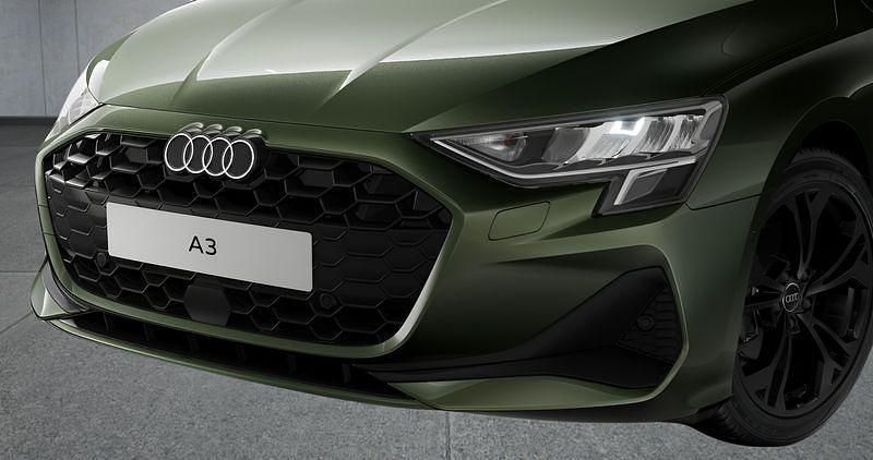 Grün Gebraucht 2024 Audi A3 Sportback Kleinwagen | 35.699 € (Etwas zu teuer) - Bild 1/4