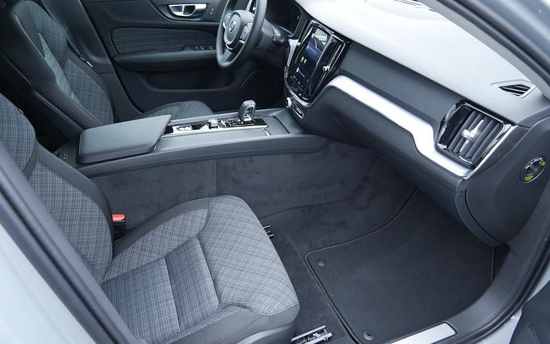 Gebraucht Volvo V60 Core 163 PS (119 kW) 2023 Andere farbe Kombi