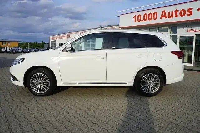 Gebraucht Mitsubishi Outlander P-HEV 224 PS (164 kW) 2021 Andenweiss SUV