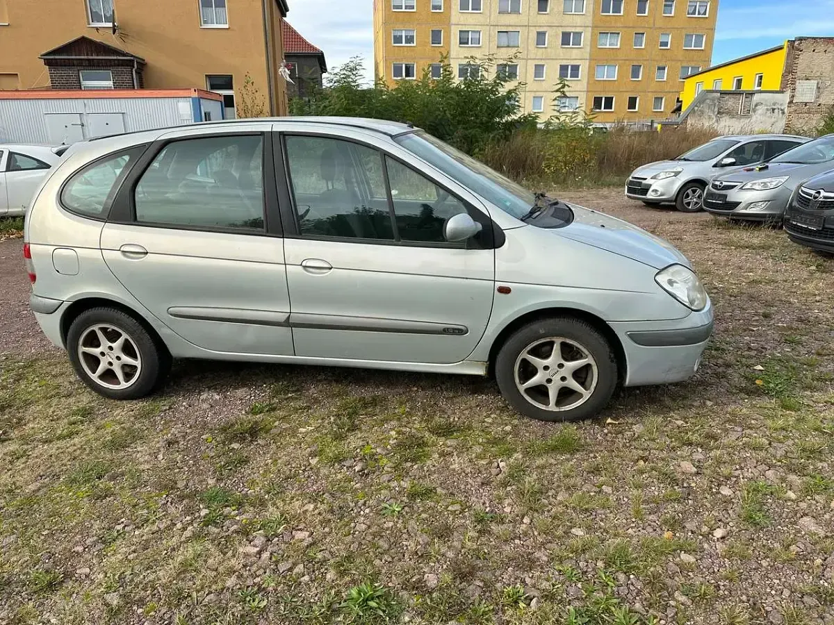 Gebraucht Renault Scenic E-Tech 107 PS (78 kW) 2002 Grün Kombi