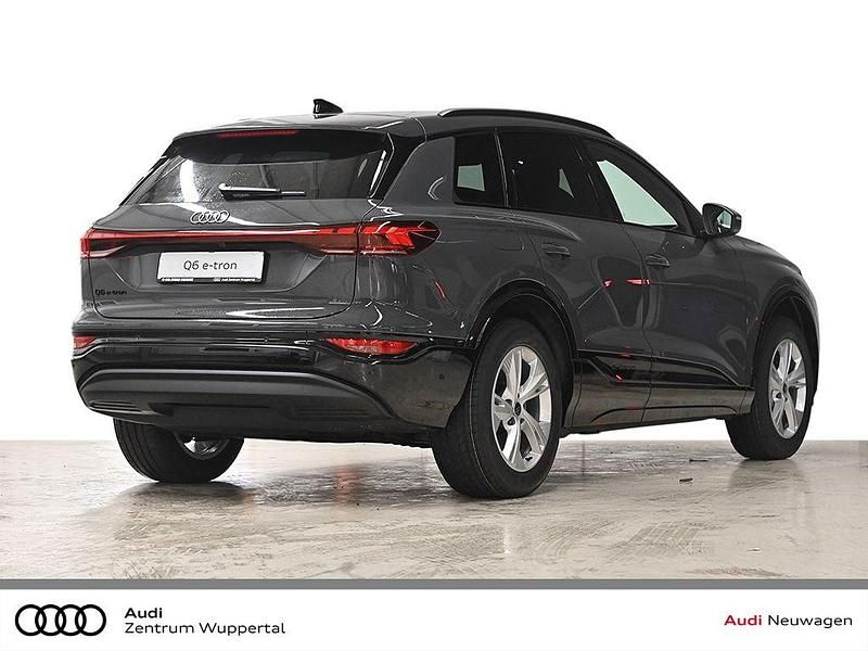 Nowe Audi Q6 e-tron Sport 185 kW (252 KM) 2026 Szary SUV