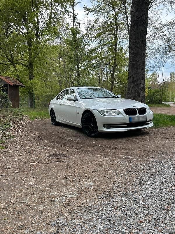 Gebraucht BMW 330 245 PS (180 kW) 2012 Weiß Coupé