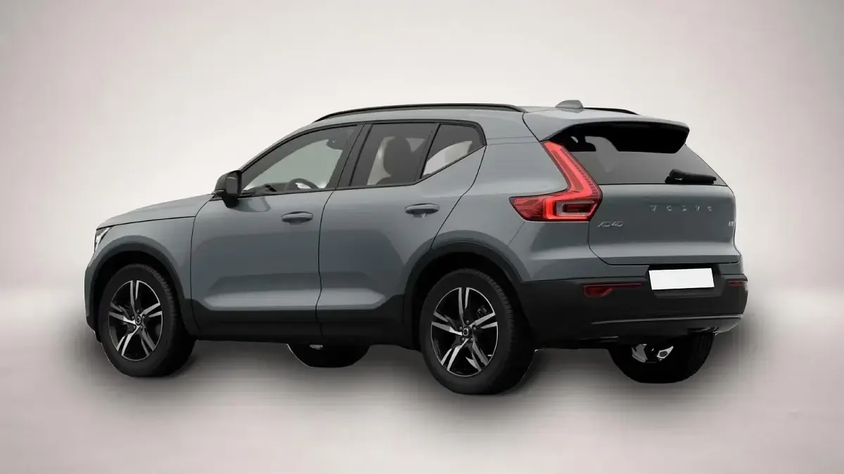 Neu Volvo XC40 Plus 163 PS (119 kW) 2026 Manufacturer SUV