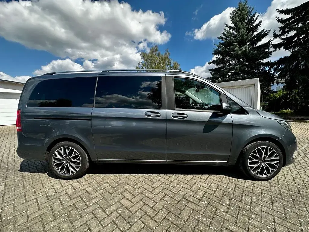 Gebraucht Mercedes V220 Edition 163 PS (119 kW) 2017 Grau Van / Kleinbus