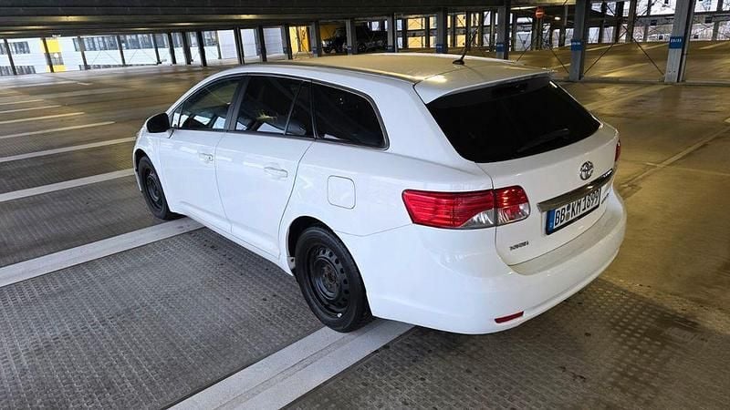 Gebraucht Toyota Avensis Comfort 124 PS (91 kW) 2013 Weiß Kombi