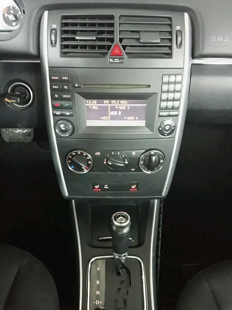 Gebraucht Mercedes B180 116 PS (85 kW) 2011 Grau Van / Kleinbus