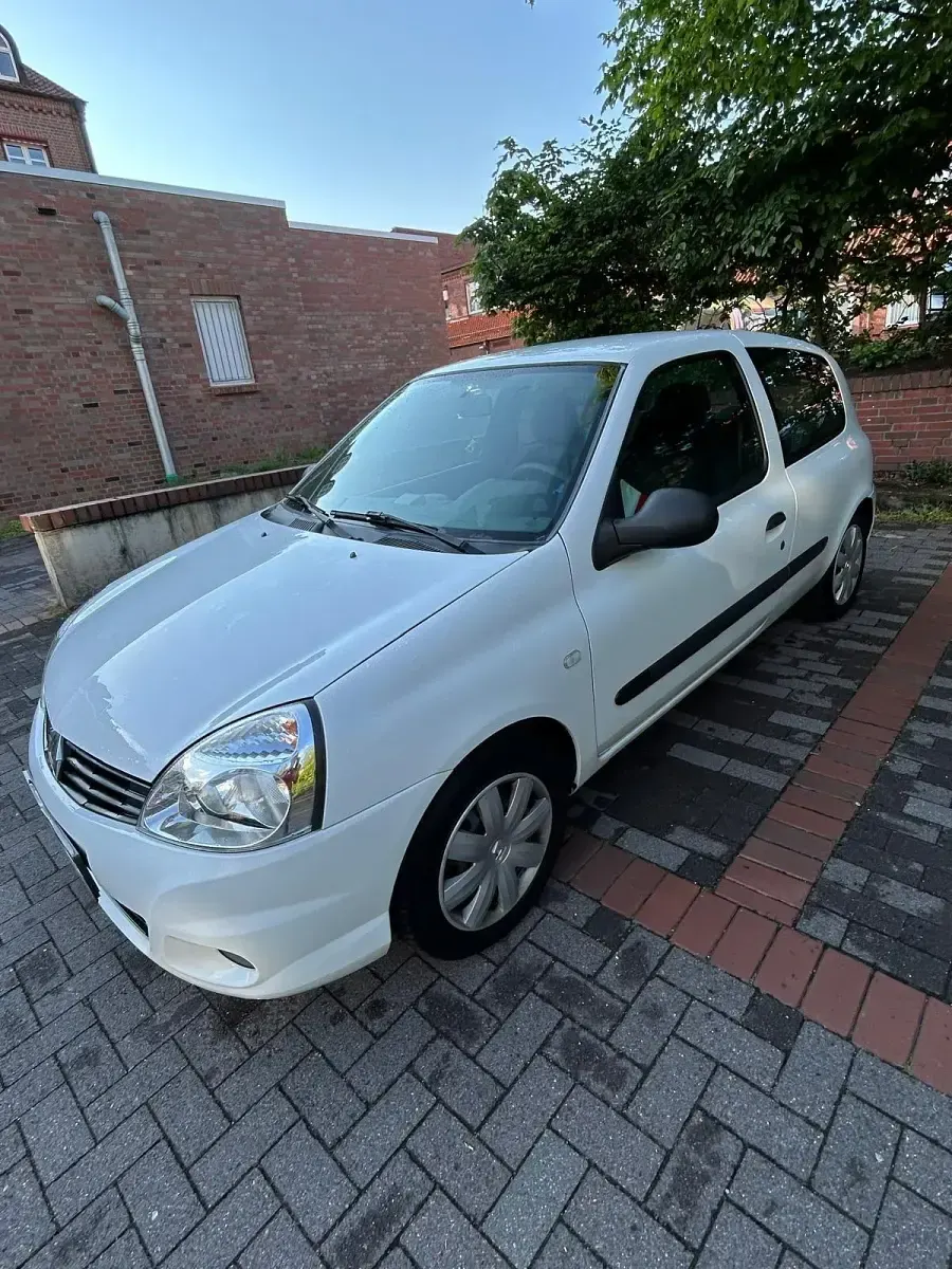 Gebraucht Renault Clio III Campus 75 PS (55 kW) 2011 Weiß Kleinwagen