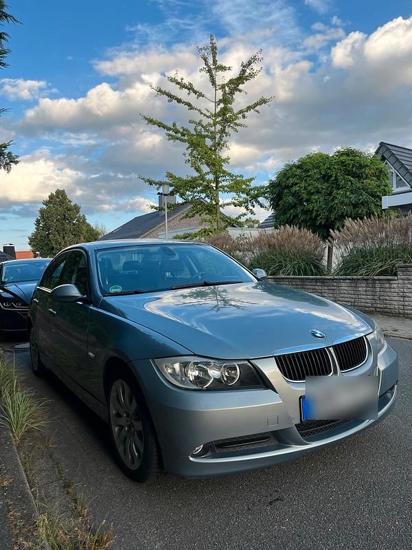 Gebraucht BMW 318 143 PS (105 kW) 2008 Grau Limousine