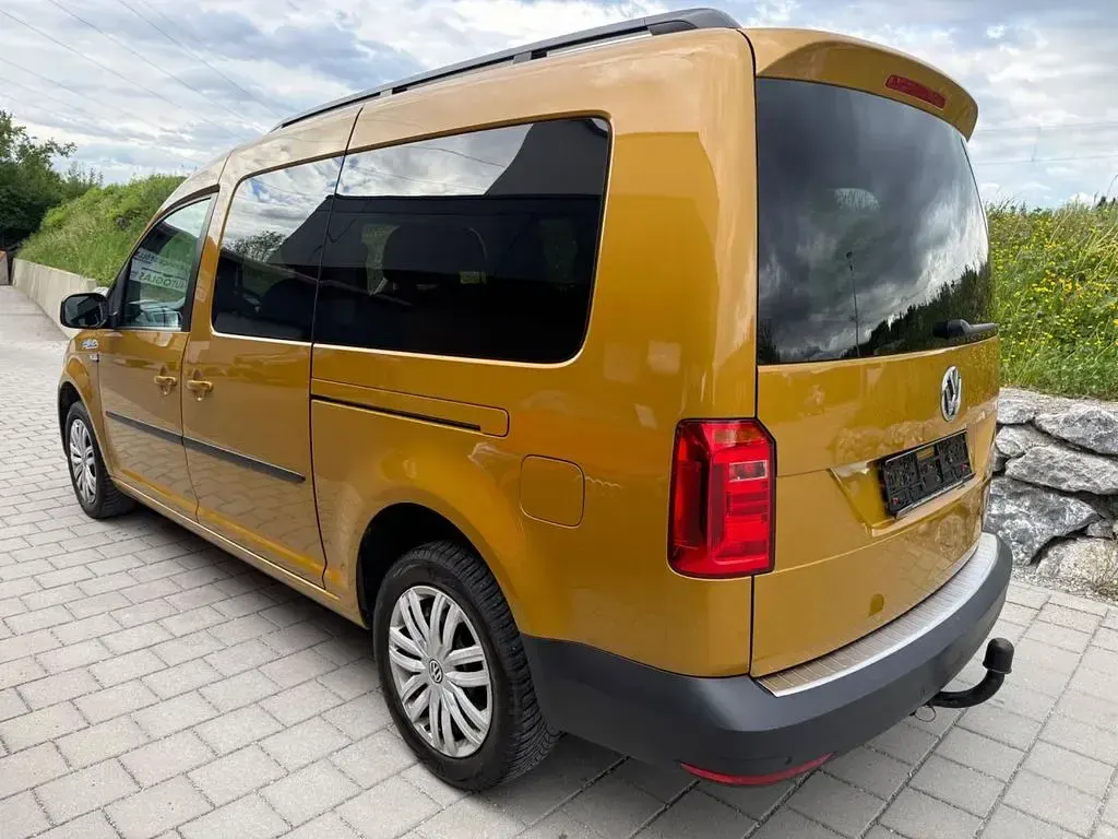 Używany VW Caddy Maxi 102 KM (75 kW) 2019 Żółty Minivan