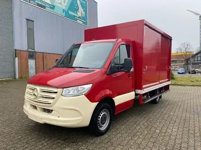 Używany Mercedes Sprinter 143 KM (105 kW) 2020 Czerwony Van