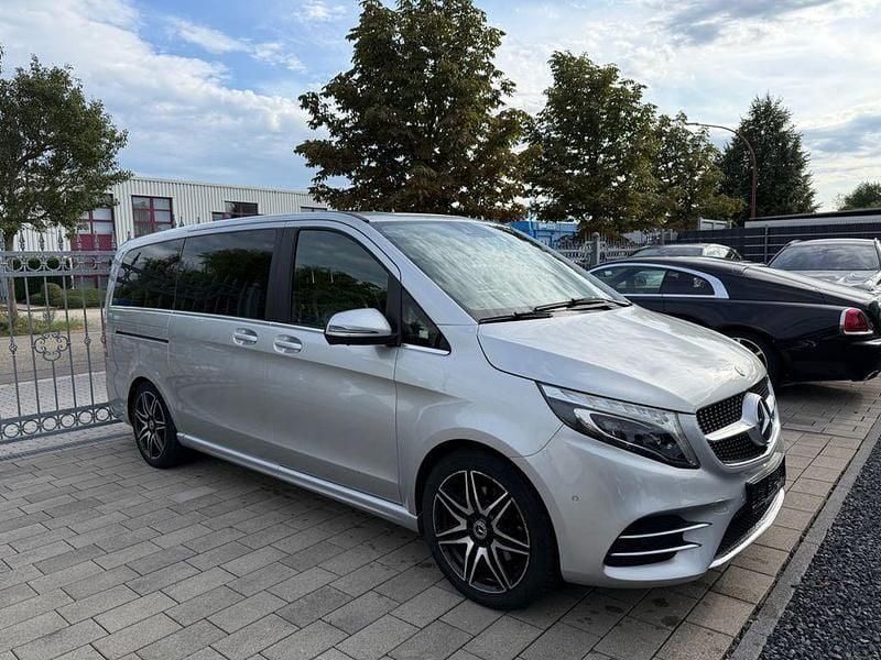 Silber Gebraucht 2020 Mercedes V300 Avantgarde Van / Kleinbus | 47.600 € (Etwas zu teuer) - Bild 1/4