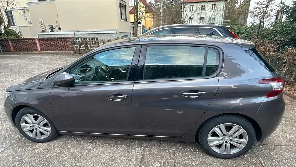 Gebraucht Peugeot 308 Active 131 PS (96 kW) 2016 Braun Limousine