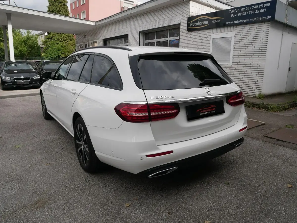 Used Mercedes E300 Night 306 HP (225 kW) 2021 White Estate