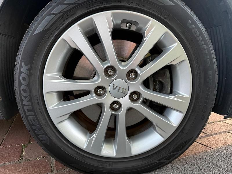 Używany Kia Ceed 100 KM (73 kW) 2014 Szary Hatchback