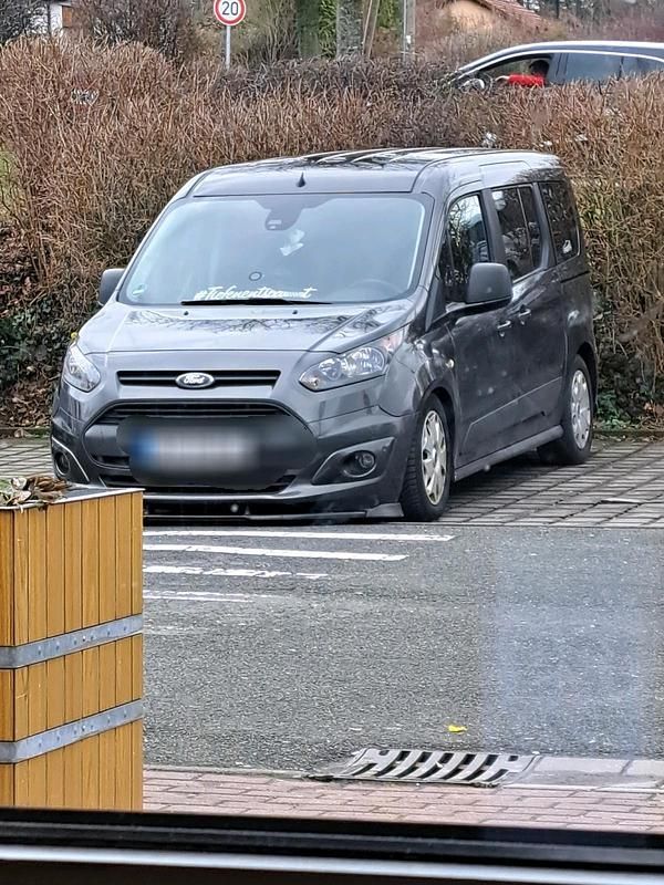 Grau Gebraucht 2015 Ford Grand Tourneo Connect Van / Kleinbus | 10.350 € (Fairer Preis) - Bild 1/4